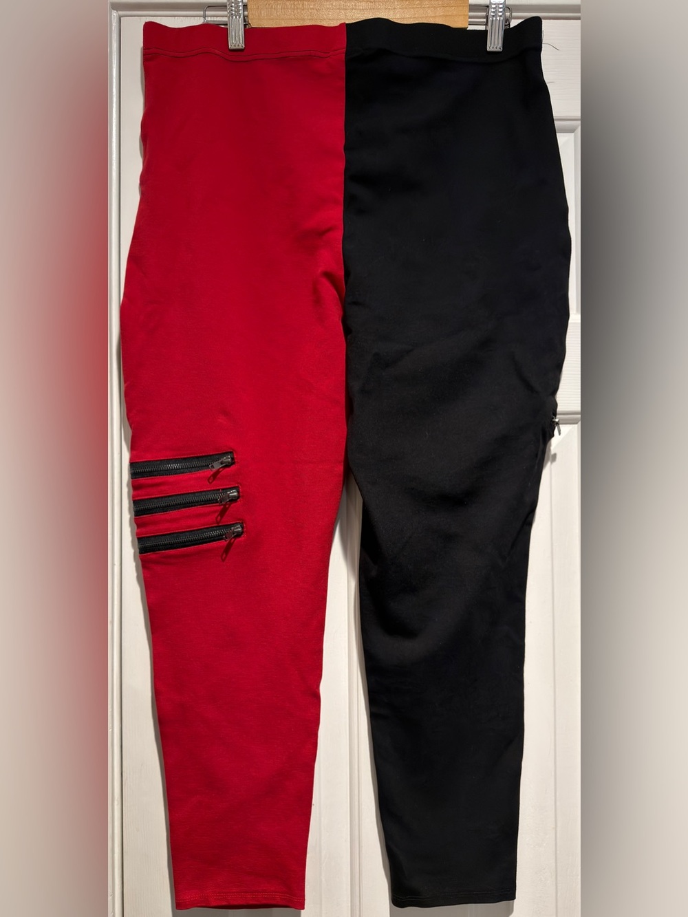 NWOT Juniors DC Comics The Suicide Squad Harley Quinn Leggings Size 2X - Picture 2 of 6